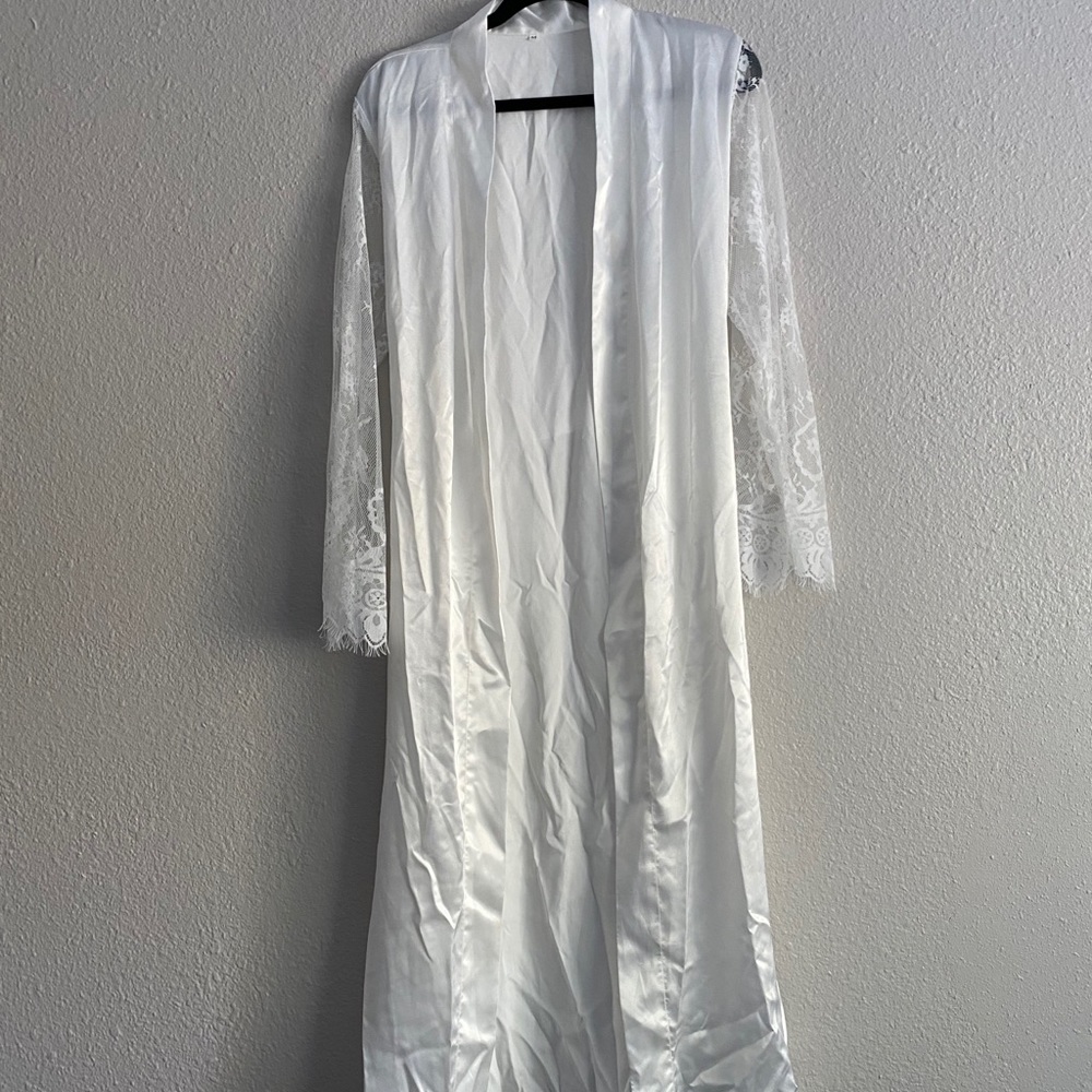 White lace/silk robe